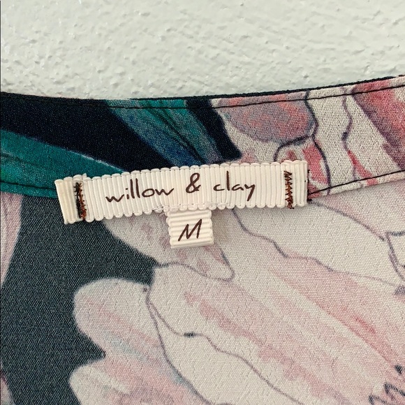 Floral Pattern Top 🌺🌸 - Picture 4 of 6